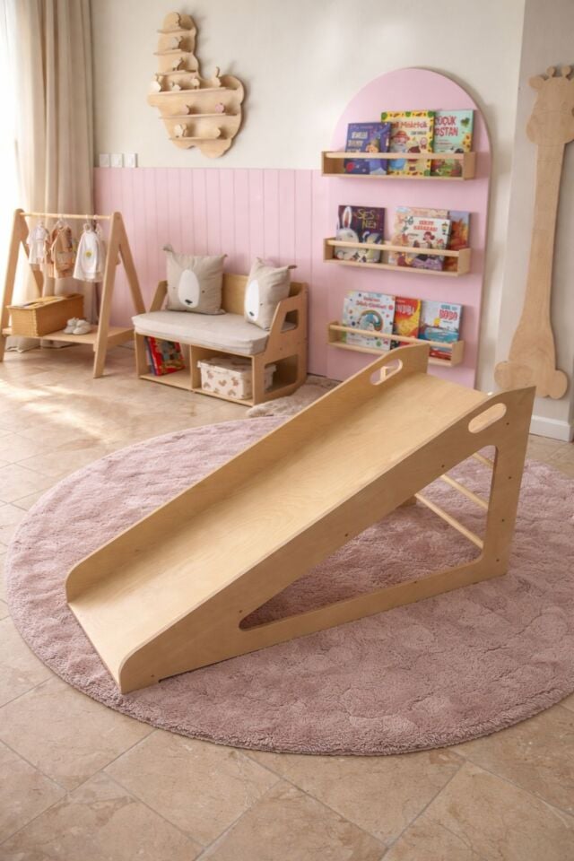 Büyük ahşap kaydırak